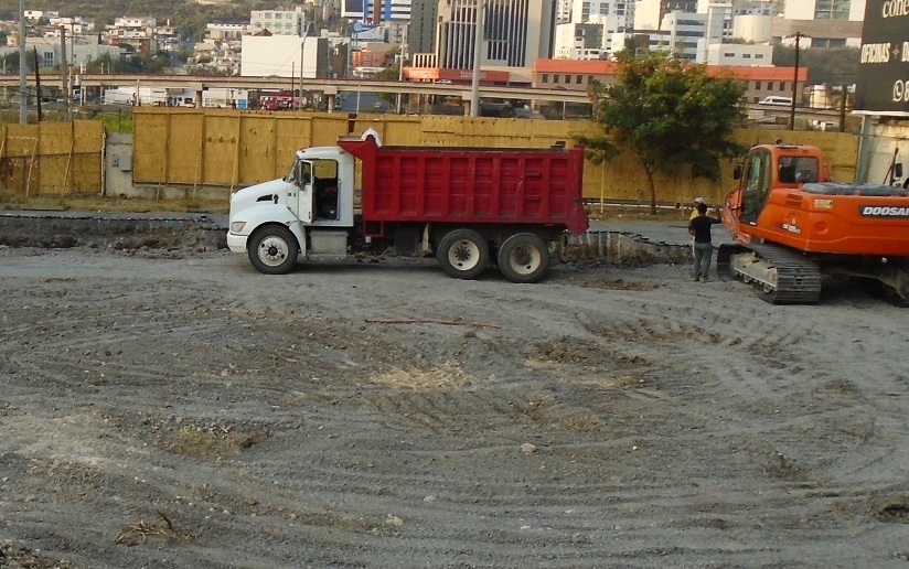 infoobrasmx's tweet photo. Y arrancan preliminares de torre de uso mixto… #EdificacionVertical #ObraCivil #EnConcurso #Monterrey #Proximamente (+Info. https://t.co/2FlnaWbfwS) https://t.co/Iue1BSpPlc