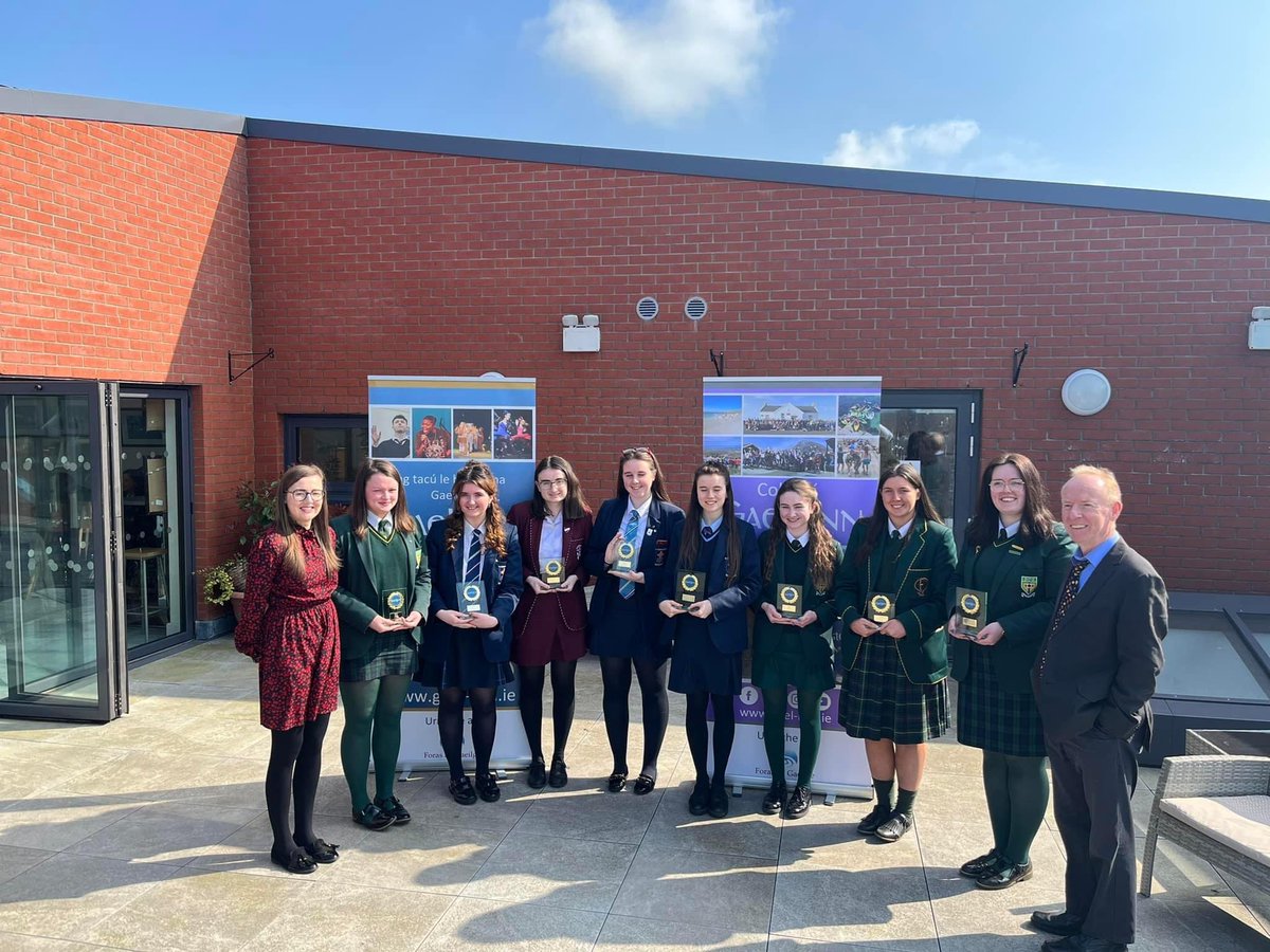 GaelLinn's tweet photo. ABAIR Gael Linn urraithe @ForasnaGaeilge 

Ócáid den chéad scoth againn in Aonach Mhacha inniu! 

Míle buíochas le Cáit Ní Choirbhín ó @Cairdeteo &amp; Seán Mac Labhraí as an mholtóireacht a dhéanamh agus foireann @AMhacha as an lón galánta &amp; seirbhís thar barr! https://t.co/a4UYX3TPnT