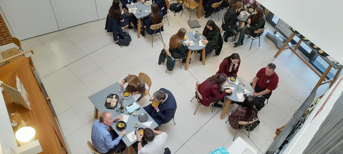GaelLinn's tweet photo. ABAIR Gael Linn urraithe @ForasnaGaeilge 

Ócáid den chéad scoth againn in Aonach Mhacha inniu! 

Míle buíochas le Cáit Ní Choirbhín ó @Cairdeteo &amp; Seán Mac Labhraí as an mholtóireacht a dhéanamh agus foireann @AMhacha as an lón galánta &amp; seirbhís thar barr! https://t.co/a4UYX3TPnT