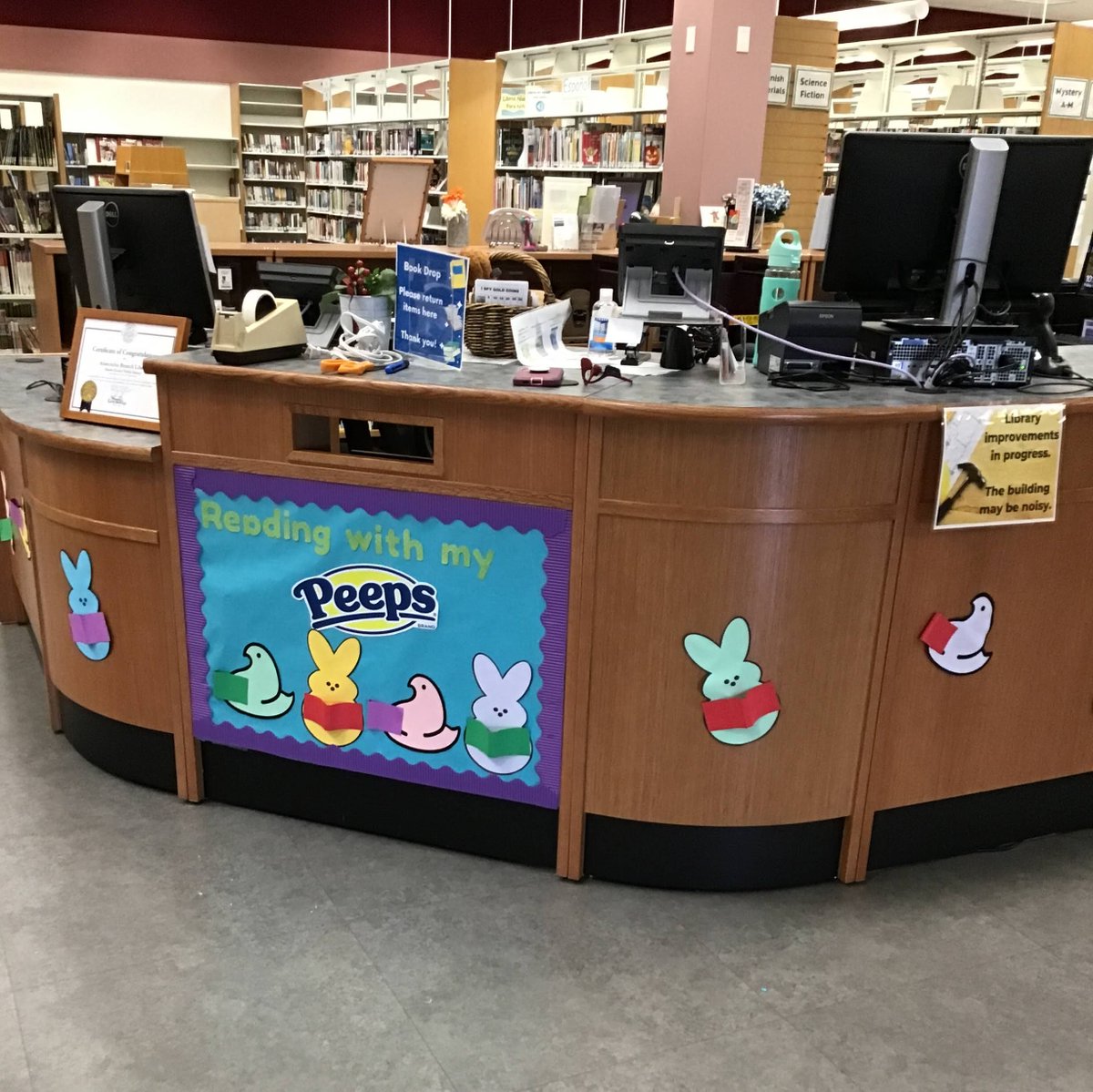 AtascocitaLib's tweet photo. Have you seen our latest book drop art? Hang out with our peeps while returning your books. 
#bookdrop #librarybookdrop #librarydisplays #harriscountypl #decoratedbookdrop #librarylife #librariesoftexas #librarydecor #librarydecorations https://t.co/SjKe3GXroi