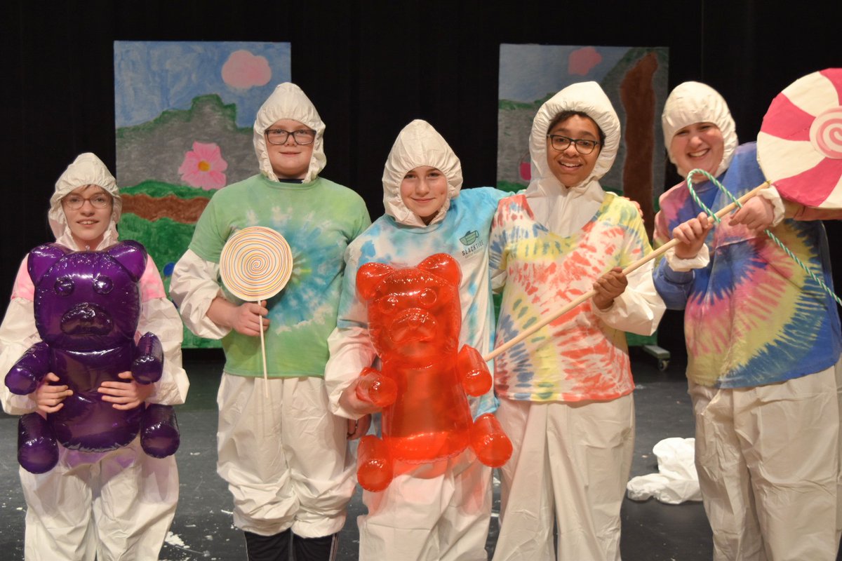 PemSch_news's tweet photo. We are so proud of the PCMS students and staff, for two amazing shows last weekend. We are thrilled that the theatre is back. Thank you to everyone who came out and supported the show. #TitanPride #PPSArts #TitanTown #WillyWonkaJr #GoldenTicket #StudentActors https://t.co/toVTJi3zFK