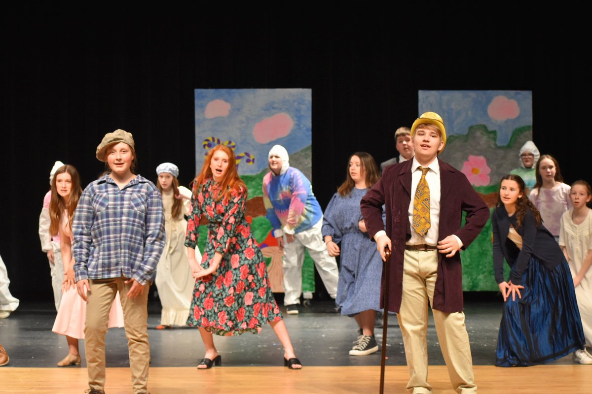 PemSch_news's tweet photo. We are so proud of the PCMS students and staff, for two amazing shows last weekend. We are thrilled that the theatre is back. Thank you to everyone who came out and supported the show. #TitanPride #PPSArts #TitanTown #WillyWonkaJr #GoldenTicket #StudentActors https://t.co/toVTJi3zFK