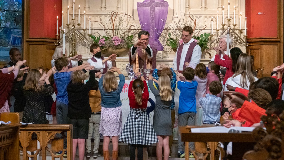 AllSaintsAtl's tweet photo. This past Sunday, our 9:00 a.m. worship service was led by the children of All Saints'!

Our Children's Choirs sang and our youngest saints lived out their priesthoods by serving as readers, ushers, and more. ❤🎶

View more photos: https://t.co/VOppo0TqVK https://t.co/KCgnTpQ21J
