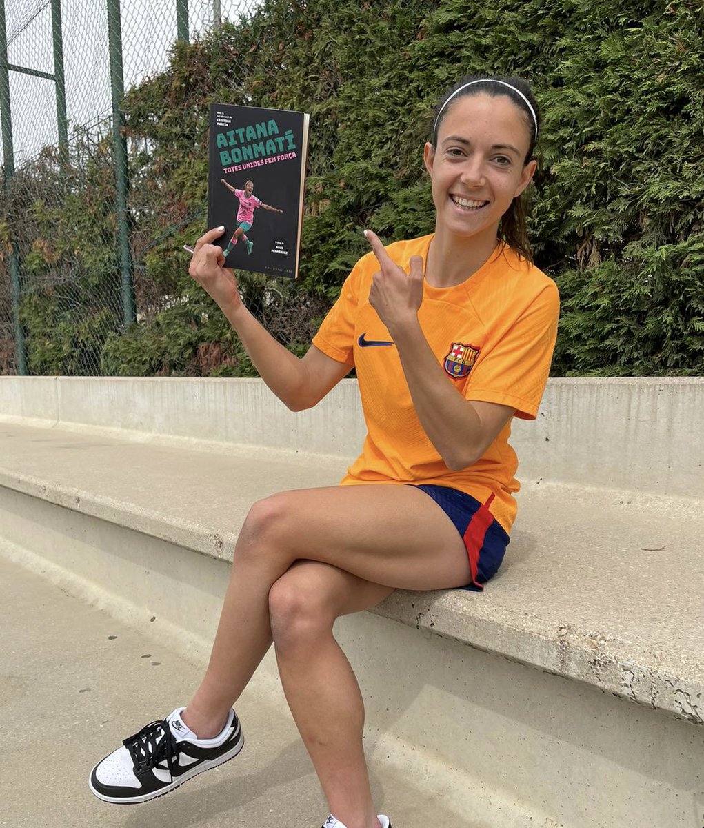 💥 <a href="/AitanaBonmati/">Aitana Bonmatí Conca</a> acaba de publicar llibre i us en regala dos exemplars pels oients del #TuDiràs 🤩

📲 Fes RT a aquest tuit si vols el llibre 📚 'Aitana Bonmatí. Totes unides fem força', amb pròleg de Xavi Hernández (<a href="/EditorialBase/">Editorial Base</a>)

🍀 Divendres anunciarem els dos guanyadors.