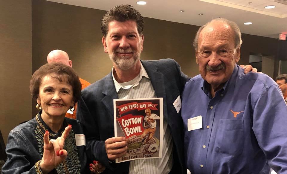 dhuntreporter's tweet photo. Saddened to report passing last weekend of El Paso sports legend Richard Ochoa, 90. Only 2nd Hispanic to play @TexasFootball, he was 1953 Cotton Bowl MVP. Inducted into @EPAHOF_ in 1993, National Hispanic Sports Hall of Fame in 2007/Member UT Hall of Honor
https://t.co/BWcPouRYE0 https://t.co/eB2stPmz4a