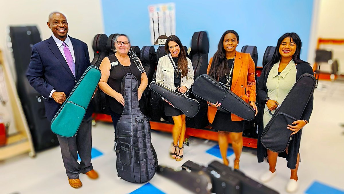 NatKingColeFdn's tweet photo. 🚚 1st stop on our #MusicDrivesUs #ProjectEncore Tour, The School District of Palm Beach County - Plumosa School of the Arts.

👉 DONATE - https://t.co/KR4lVhgFpm
👉 PHOTOS - https://t.co/3I6b49O453

@pbcsd @officialPlumosa @Clevemaloon

#nkcgh #natkingcole #projectencore https://t.co/lSrdubgyc0
