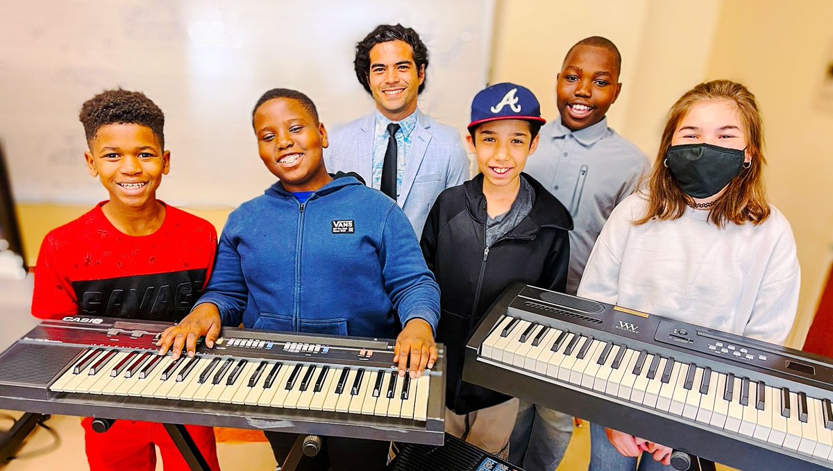 NatKingColeFdn's tweet photo. 🚚 1st stop on our #MusicDrivesUs #ProjectEncore Tour, The School District of Palm Beach County - Plumosa School of the Arts.

👉 DONATE - https://t.co/KR4lVhgFpm
👉 PHOTOS - https://t.co/3I6b49O453

@pbcsd @officialPlumosa @Clevemaloon

#nkcgh #natkingcole #projectencore https://t.co/lSrdubgyc0