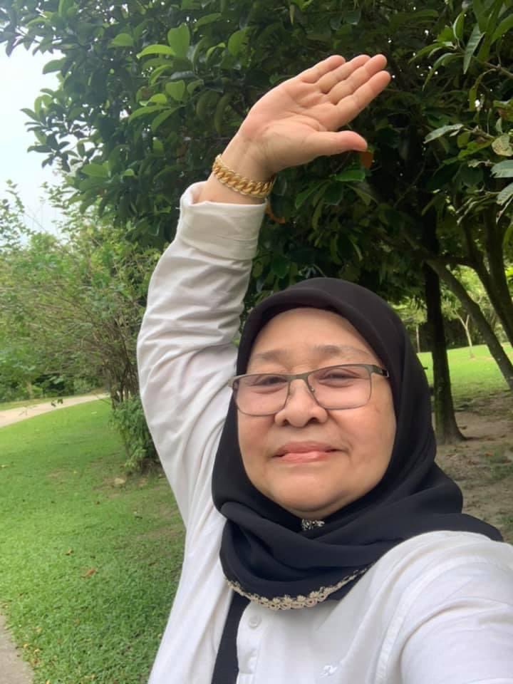 IbuPeri__'s tweet photo. Me bila dapat gelang emas baru https://t.co/kRpQ9KN2ZJ