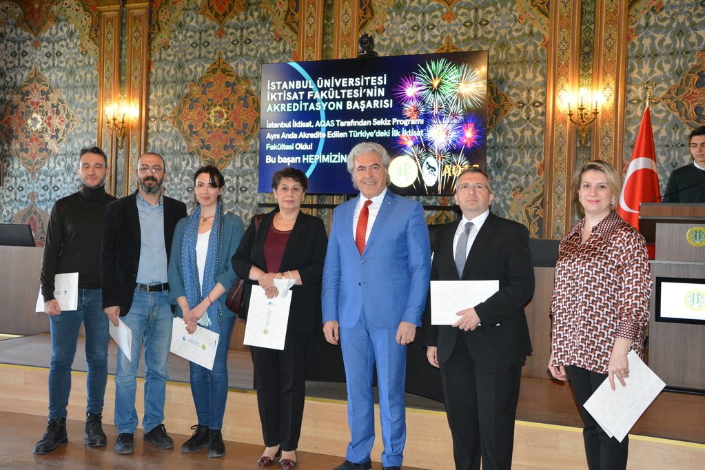 Türkiye'de ilk defa 8 bölümü birden Akredite olan İstanbul Üniversitesi İktisat Fakültesi bu başarısını İdari &amp; Akademik Personelimizin katıldığı bir törenle kutladı. Törenin açılışında Akreditasyon süreci hakkında mikrofonu öğrencilerimize uzattığımız kısa film gösterimi yapıldı