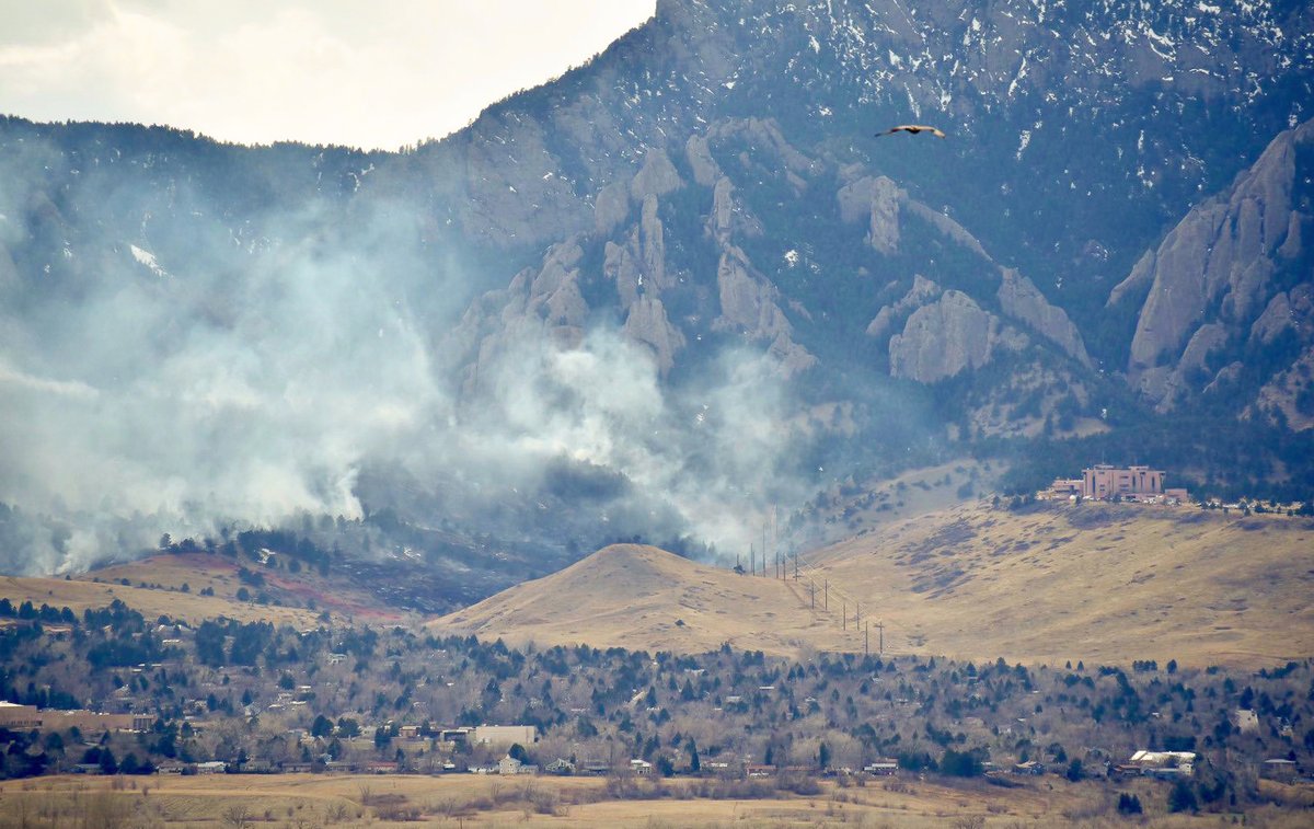 We're relieved the #NCARFire is controlled, causing zero injuries &amp; structural damage. Sending gratitude to the first responders, firefighters &amp; emergency services who protected our community. Big thanks to those that reached out to support us; it is deeply felt🤍
📸: @dabail10