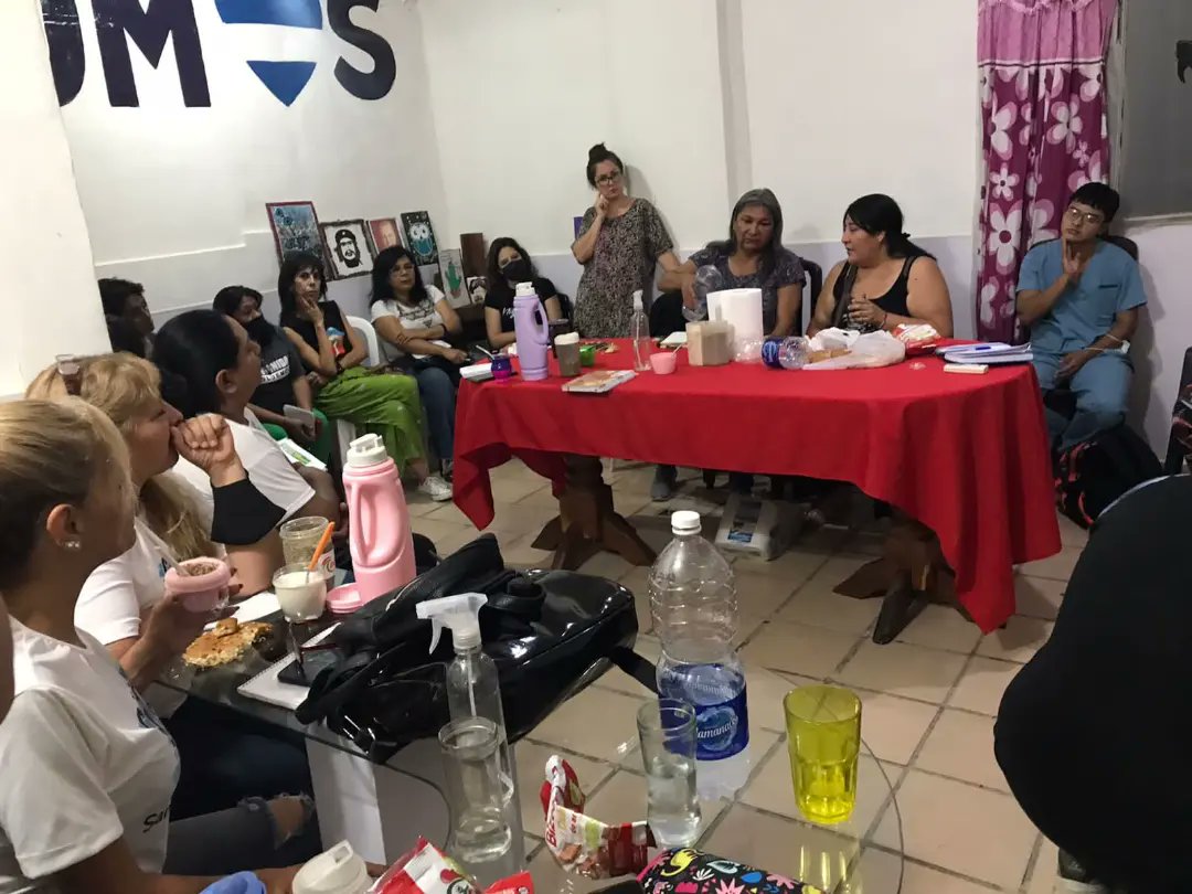 matria_sde's tweet photo. 2da reunión organizativa del Foro Feminista y Latinoamericano 2022 🌈💜

Las organizaciones nos preparamos para el segundo foro feminista en Santiago! 🔥
Seguimos organizando actividades por y para el movimiento de mujeres ☀️ https://t.co/313Im9KXZA