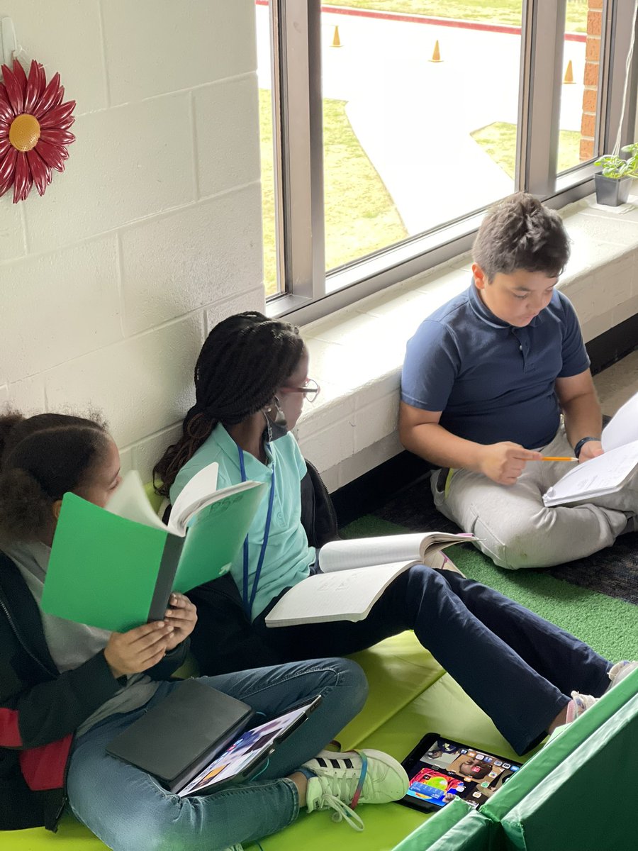 MrsElizardo's tweet photo. Peer tutoring in Math today. They were excited to share what they know!! 🥰👏🏼@LakelandES https://t.co/DXRXYyXU1d