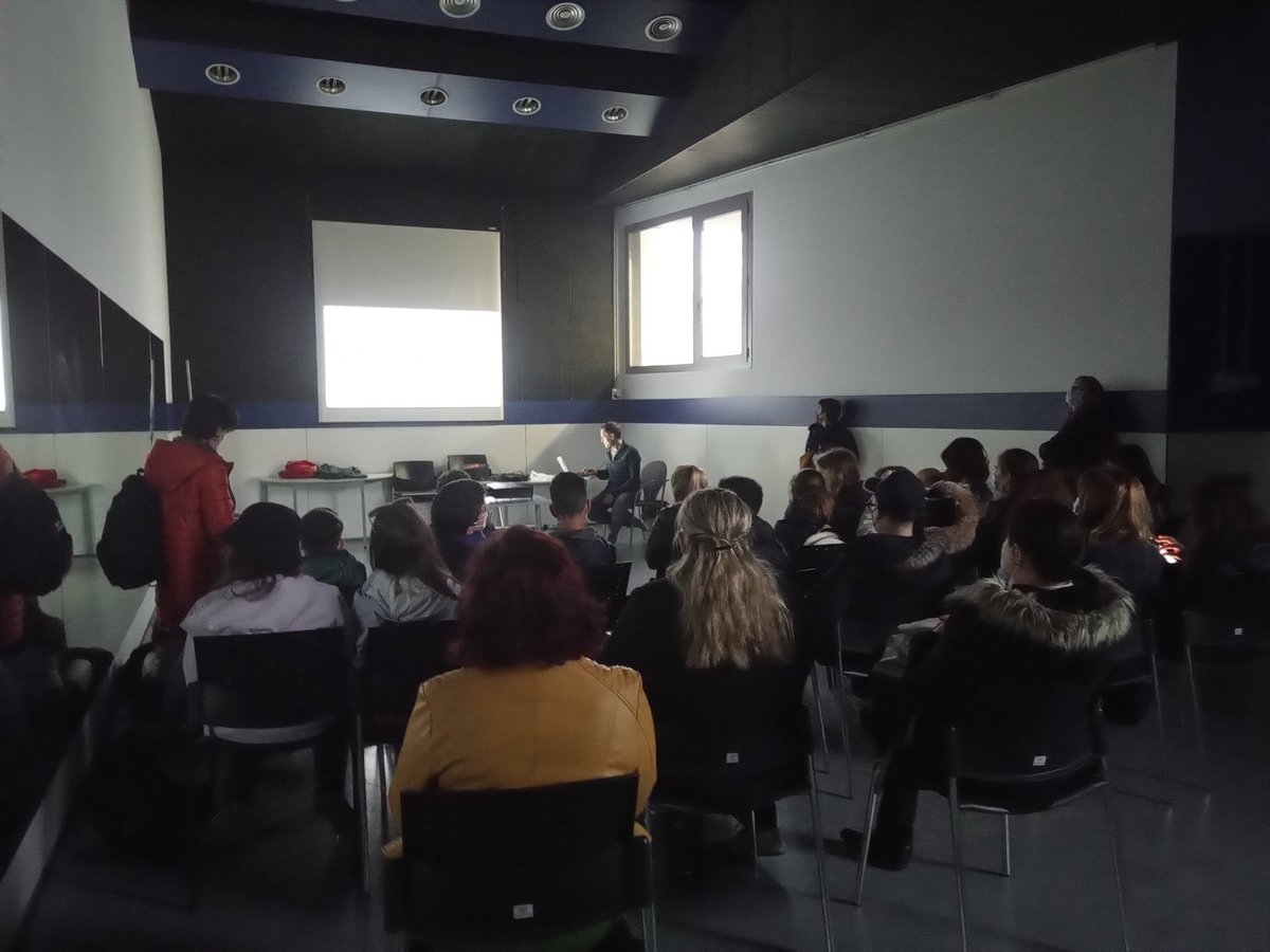 XicsGranollers's tweet photo. Avui ens visiten estudiants de Croàcia, Rumania, Grècia, Portugal i Itàlia de la ma de l'@escolaberti de l'Ametlla. #XicAXic anem difonent el món casteller arreu!! https://t.co/lTtHYyJxZd