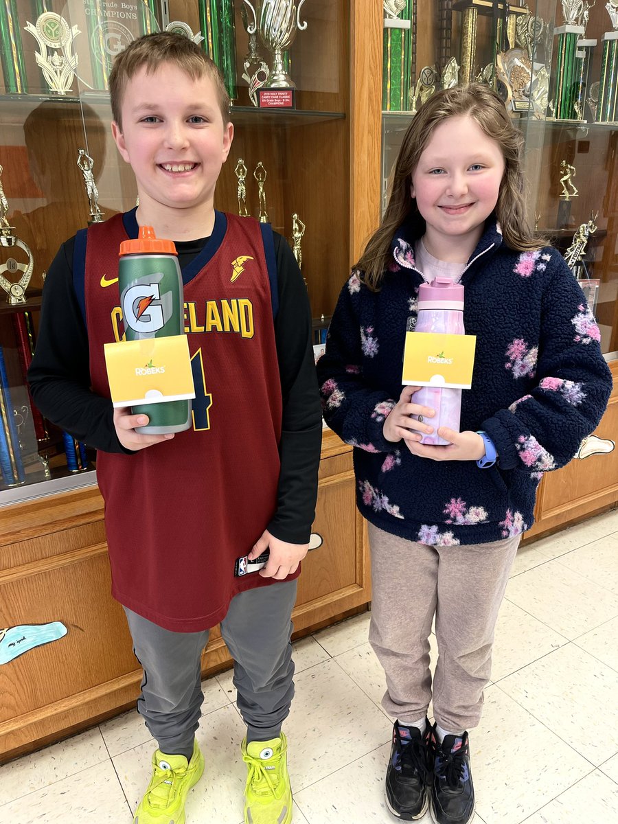 NoreenWoidke's tweet photo. Thank you to all the 3rd-5th graders who participated in the healthy after school snack contest. AMAZING ♥️ All entries were put into a drawing and two lucky winners were pulled. Congratulations Owen and Avery! 🥗🍎#robeks #waterbottle @HTS_Eagles https://t.co/ErjoUGQ6WR