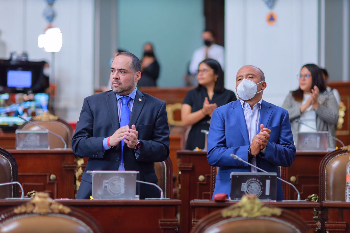 Congreso_CdMex's tweet photo. A petición de la diputada @AnaJVillagran, las diputadas y diputados del #CongresoCDMX guardaron un minuto de silencio en reconocimiento de la perrita rescatista #Nalah, quien falleció recientemente. https://t.co/trUzubHGwp