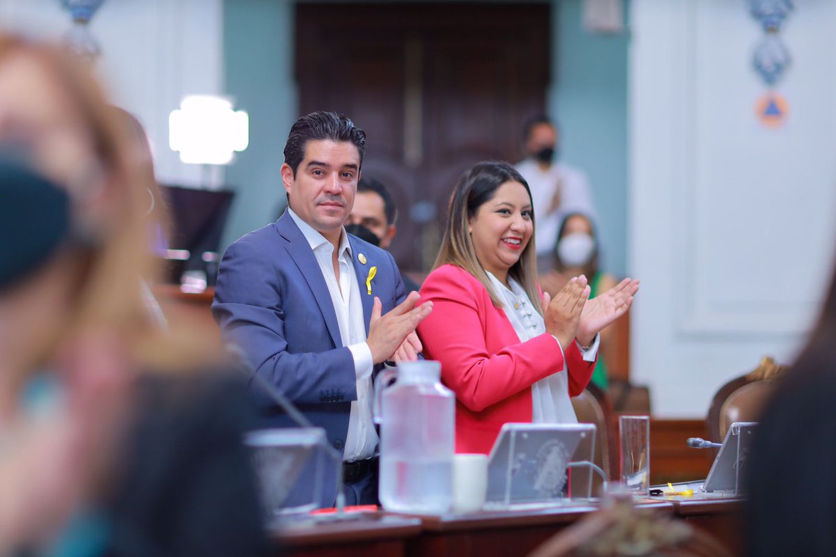 Congreso_CdMex's tweet photo. A petición de la diputada @AnaJVillagran, las diputadas y diputados del #CongresoCDMX guardaron un minuto de silencio en reconocimiento de la perrita rescatista #Nalah, quien falleció recientemente. https://t.co/trUzubHGwp