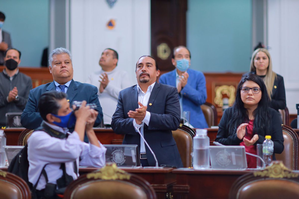 Congreso_CdMex's tweet photo. A petición de la diputada @AnaJVillagran, las diputadas y diputados del #CongresoCDMX guardaron un minuto de silencio en reconocimiento de la perrita rescatista #Nalah, quien falleció recientemente. https://t.co/trUzubHGwp