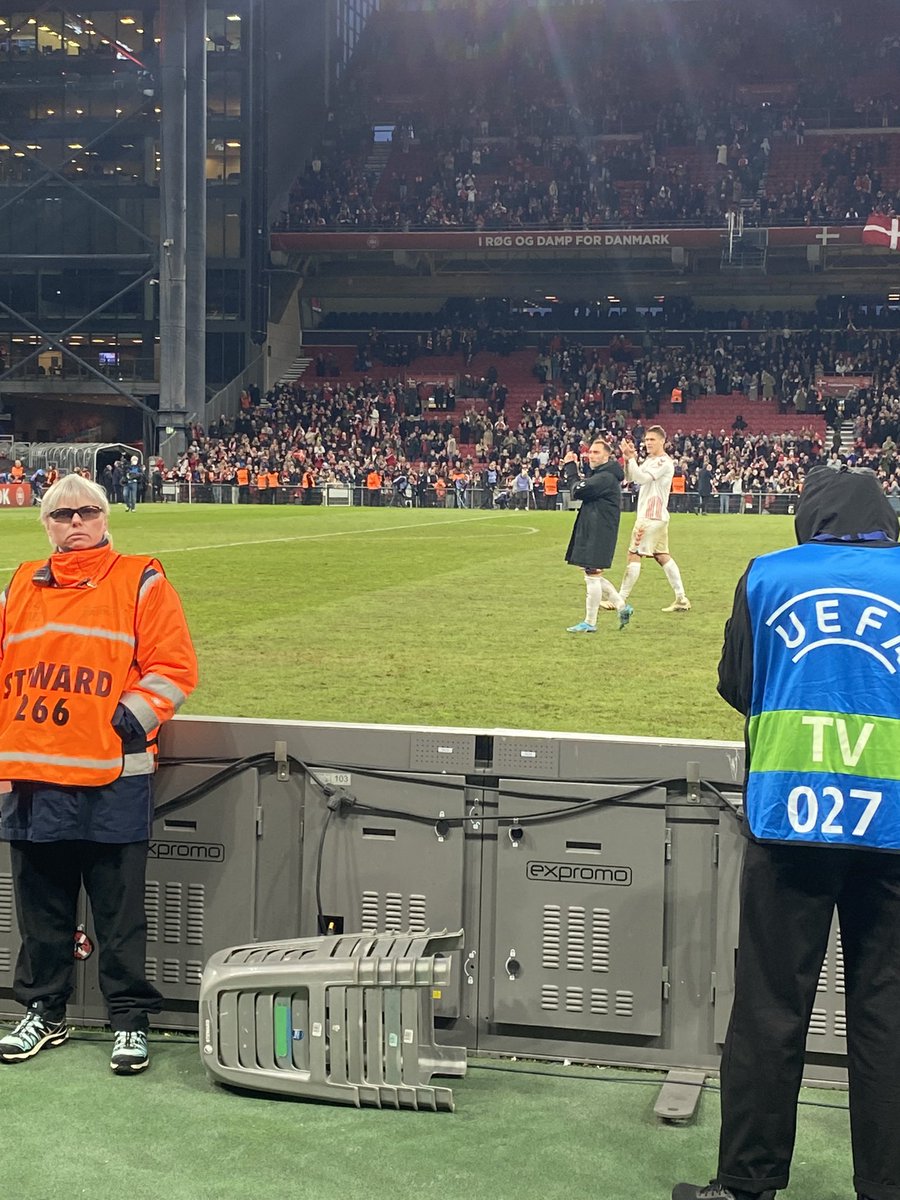 sbieberlieberx's tweet photo. * Not bieber related * but
Nothing is bigger than this #ce10 Velkommen tilbage @ChrisEriksen8 ❤️🤍 https://t.co/cxlFJQ4LXZ