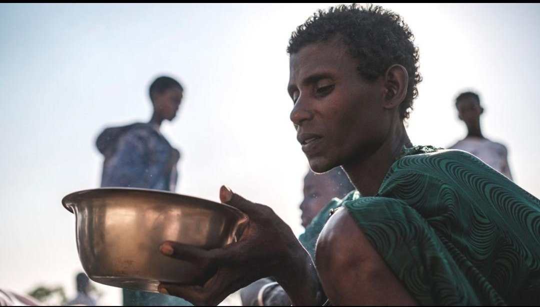 batten_von's tweet photo. Men, women, &amp; children are dying of starvation in Tigray. @PMEthiopia 
uses rape &amp; access to food as weapons of war. @POTUS has offered to take in Ukraine refugees. This is a good thing. We now ask @POTUS to allow Tigrayan refugees to come to the US. Let us do the right thing @UN https://t.co/M7jxz5vm1a