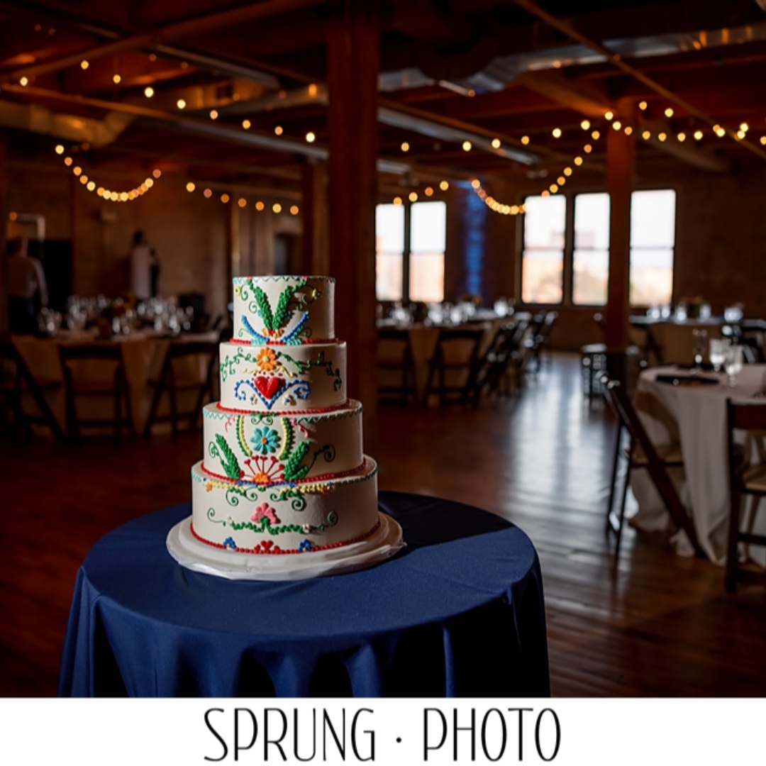 Lacuna2150's tweet photo. Romance is the living, but love is the cake π We're in love with this beautiful cake by @VanilleChicago from last summer!
πΈ Sprung Photo
#lacunaevents #lacunalofts #chicagoeventvenue #CateringChicago #ChicagoWeddings #ChicagoEvents #weddingcake #cake #threetiercake https://t.co/or0RCsWP1u