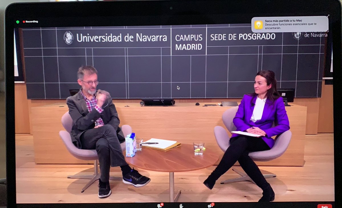anajvidal's tweet photo. “El valor de la moderación en la política. El moderado piensa, va lento… no podemos actuar siempre a golpe de click”.
@antonigr en #stopthink @unav con @mrdelacalle 

Yo no sé si la comunicación política puede mejorar la democracia, la moderación sí. https://t.co/ejA7yI8EDa