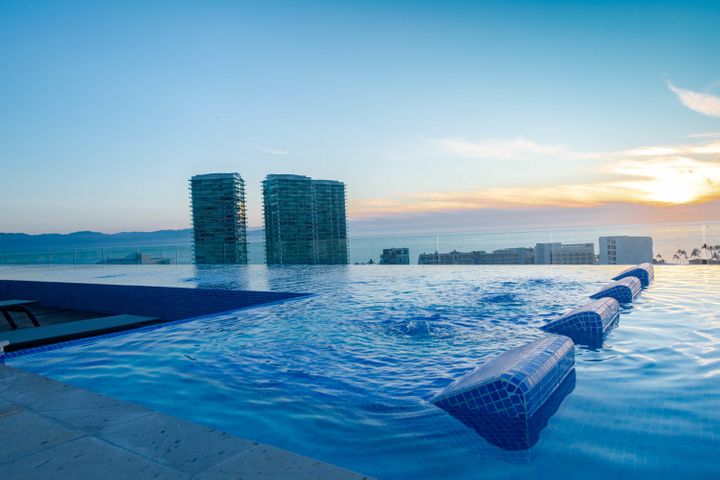TropicasaRealty's tweet photo. Modern two-level loft in a very up-and-coming area for real estate investment now available in a building offering excellent lifestyle amenities. #modernloft #puertovallarta #forsale https://t.co/d7WLAwuuyP https://t.co/psnzDGhEwY