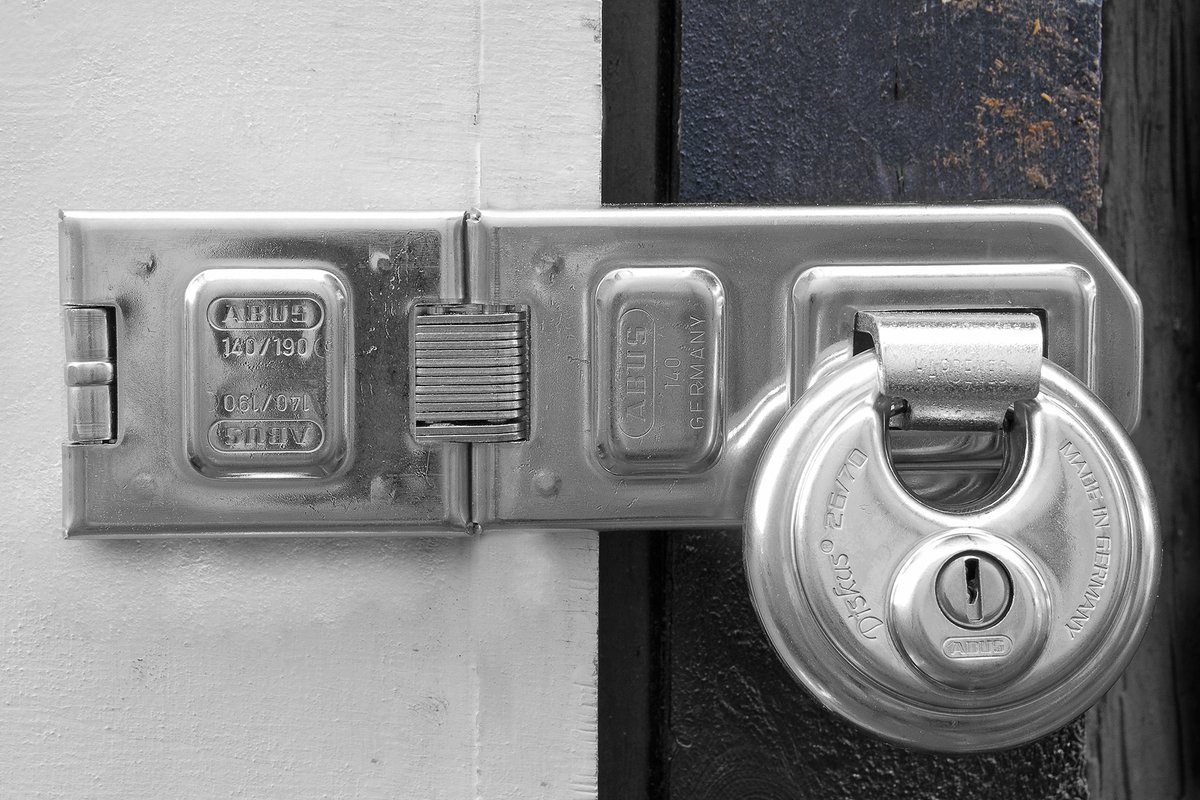 abus_usa's tweet photo. A strong hasp all day keeps thieves away!
.
.
.
#Hasp #Security #ABUS https://t.co/g3EEvktVSD