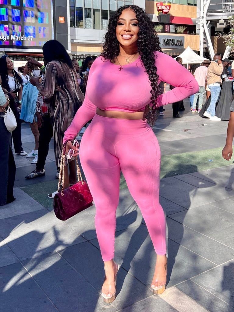 thevirginhair's tweet photo. Look at @persephanii looking gooood in her custom Peruca
#perucaclient https://t.co/7ff3u7zbJO