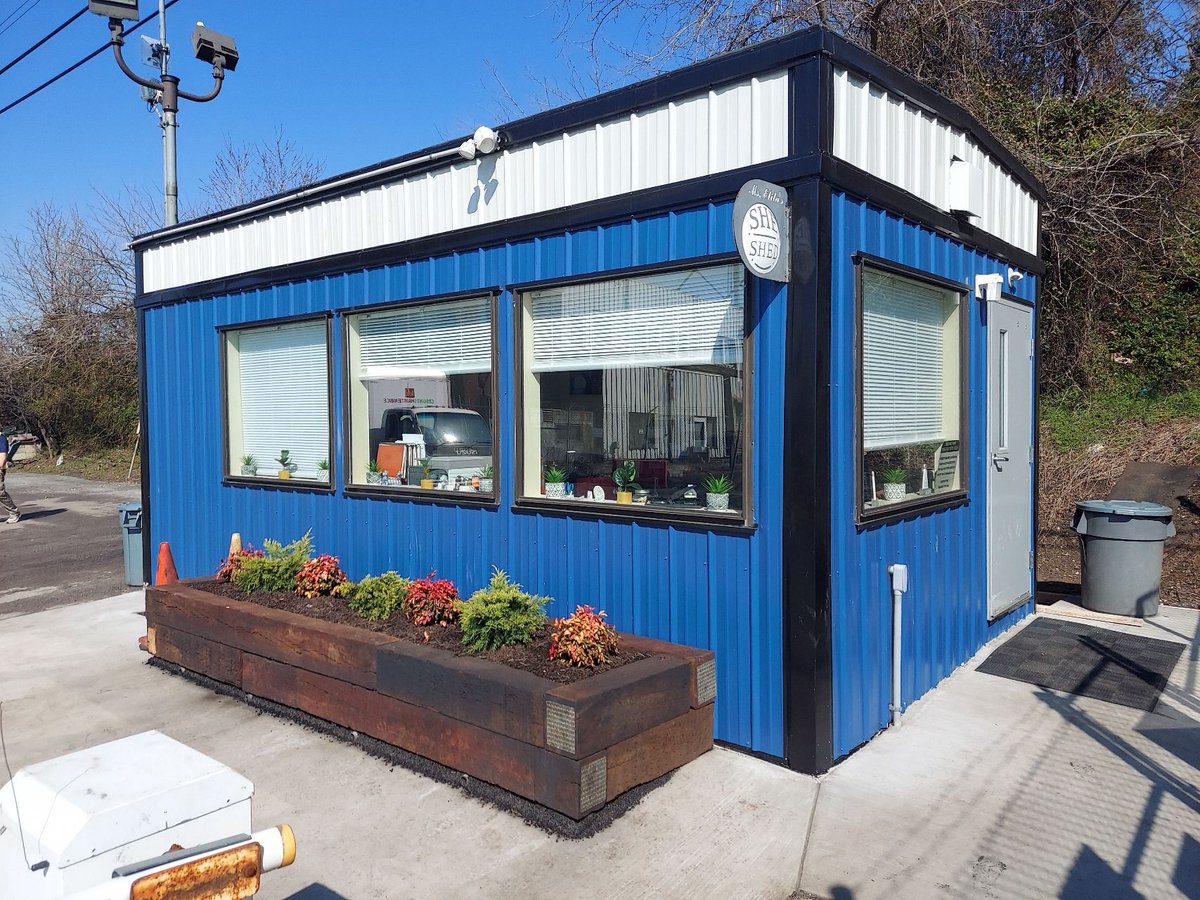 WILMOTMOD's tweet image. Check out our latest custom modular security office for a client who nicknamed it the &quot;She Shed!&quot; With Wilmot Modular Structures, anything is possible! #wehelpbuildvisions #yestoshesheds I sales@wilmotmodular.com hubs.la/Q016n4qp0