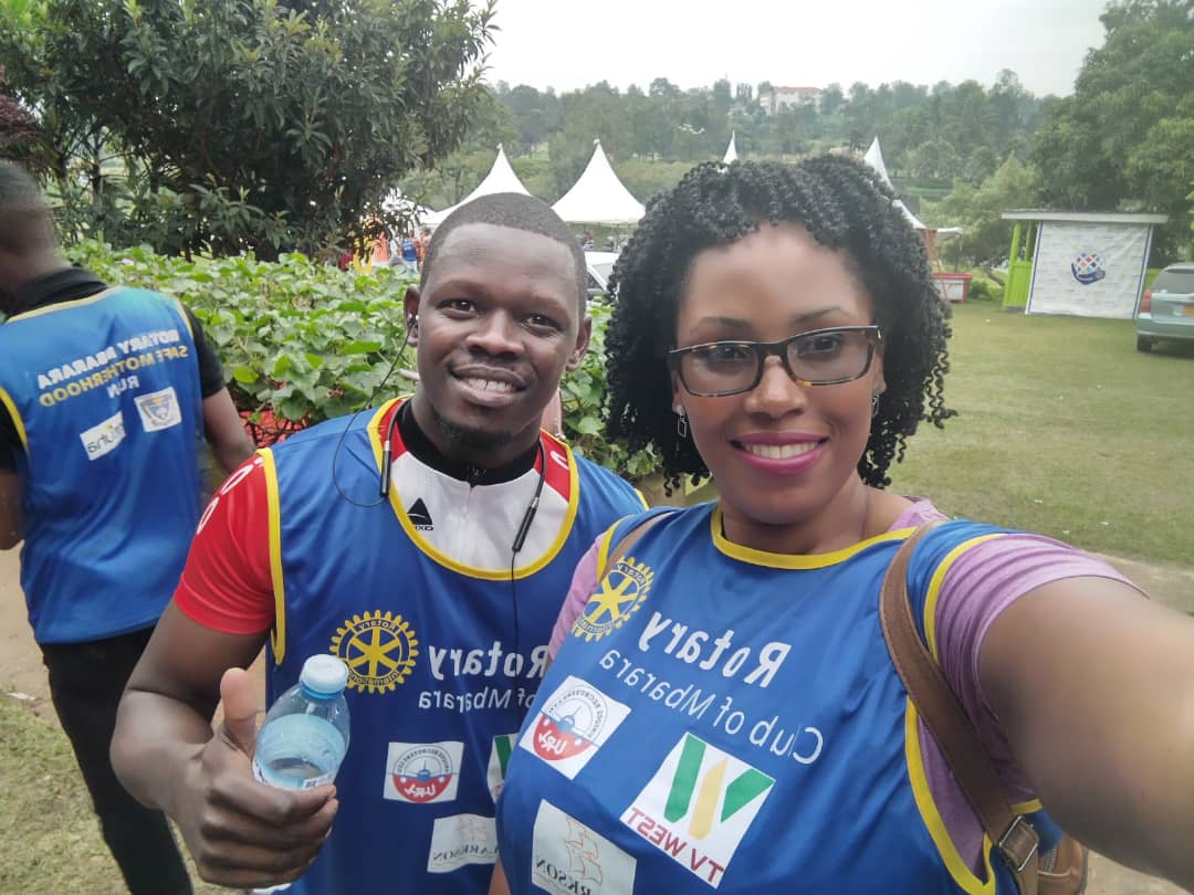 MbararaCorpClub's tweet photo. Over the weekend, we were Honored to participate in the #RotaryRun themed Safe Motherhood organised by @RotaryMbarara , community transformation calls for collective responsibilities. 
@RamaTED19 @BagumaRonald7 @miiroprojects @BentonMwebaze @christineKatta https://t.co/k3xIUYvh7a