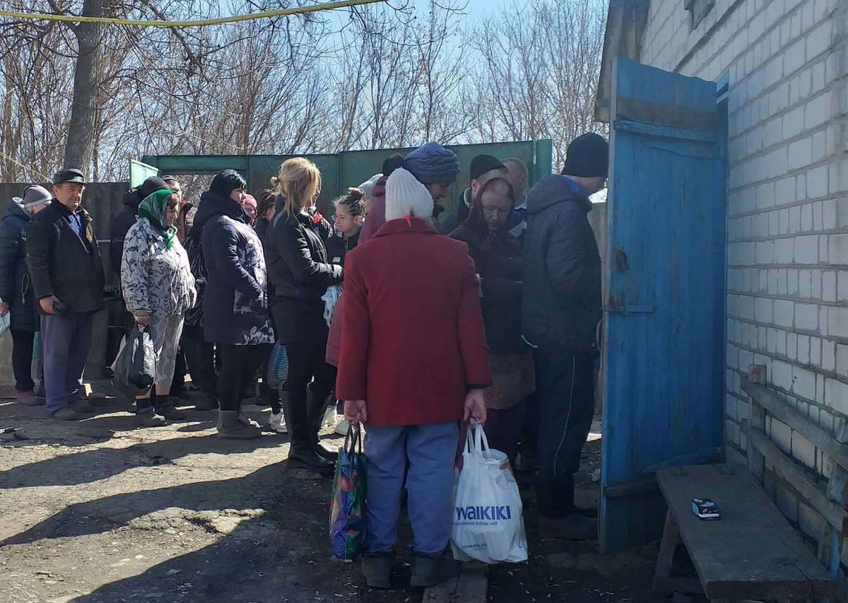 ArthurChemov's tweet photo. Gm, friends! We work for the benefit of the people.🇺🇦❤
 Today we decided to help one Kharkiv village. The villagers complained that they were not getting enough humanitarian aid and we took the initiative.✌

#Kharkiv #StandWithUkraine #Ukraine #SlavaUkraini #RussiaUkraineWar https://t.co/RuZmrr6eMJ