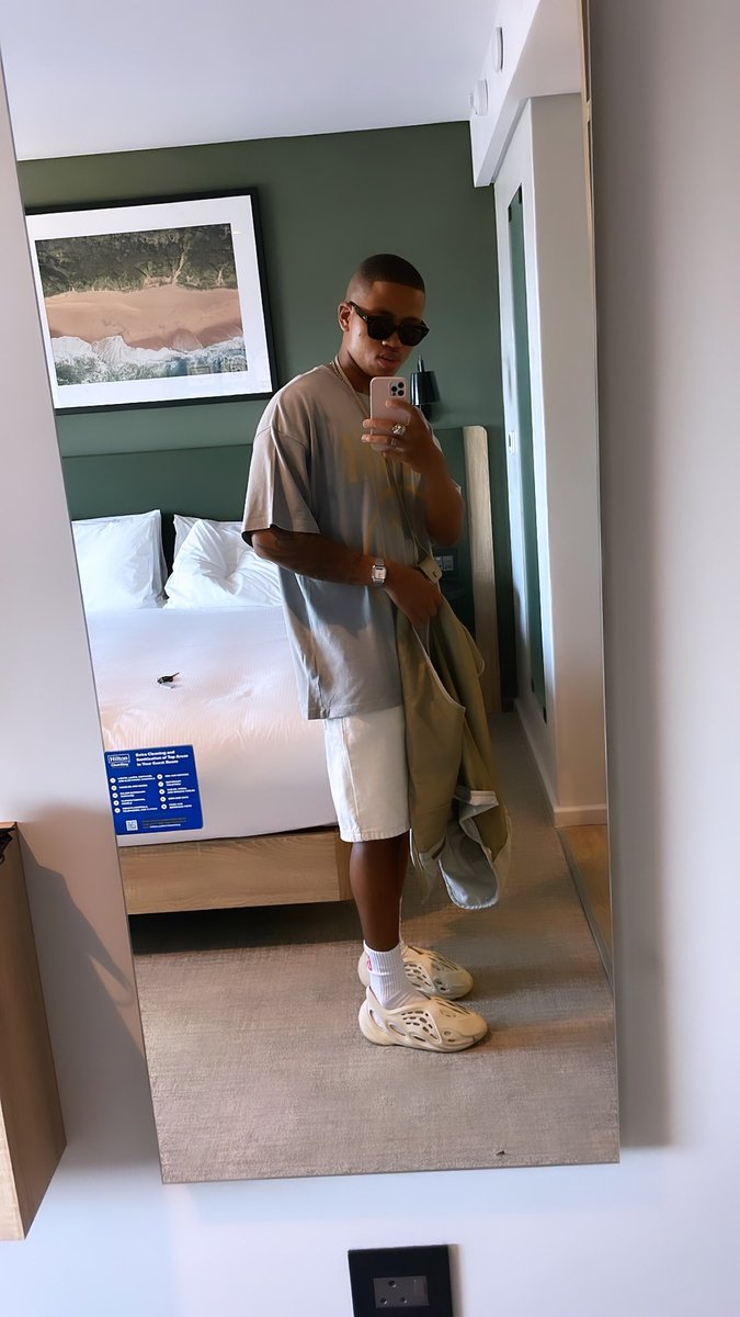 unnecessarysean's tweet photo. I’Ghost 🏝 https://t.co/qty7R1FQzv