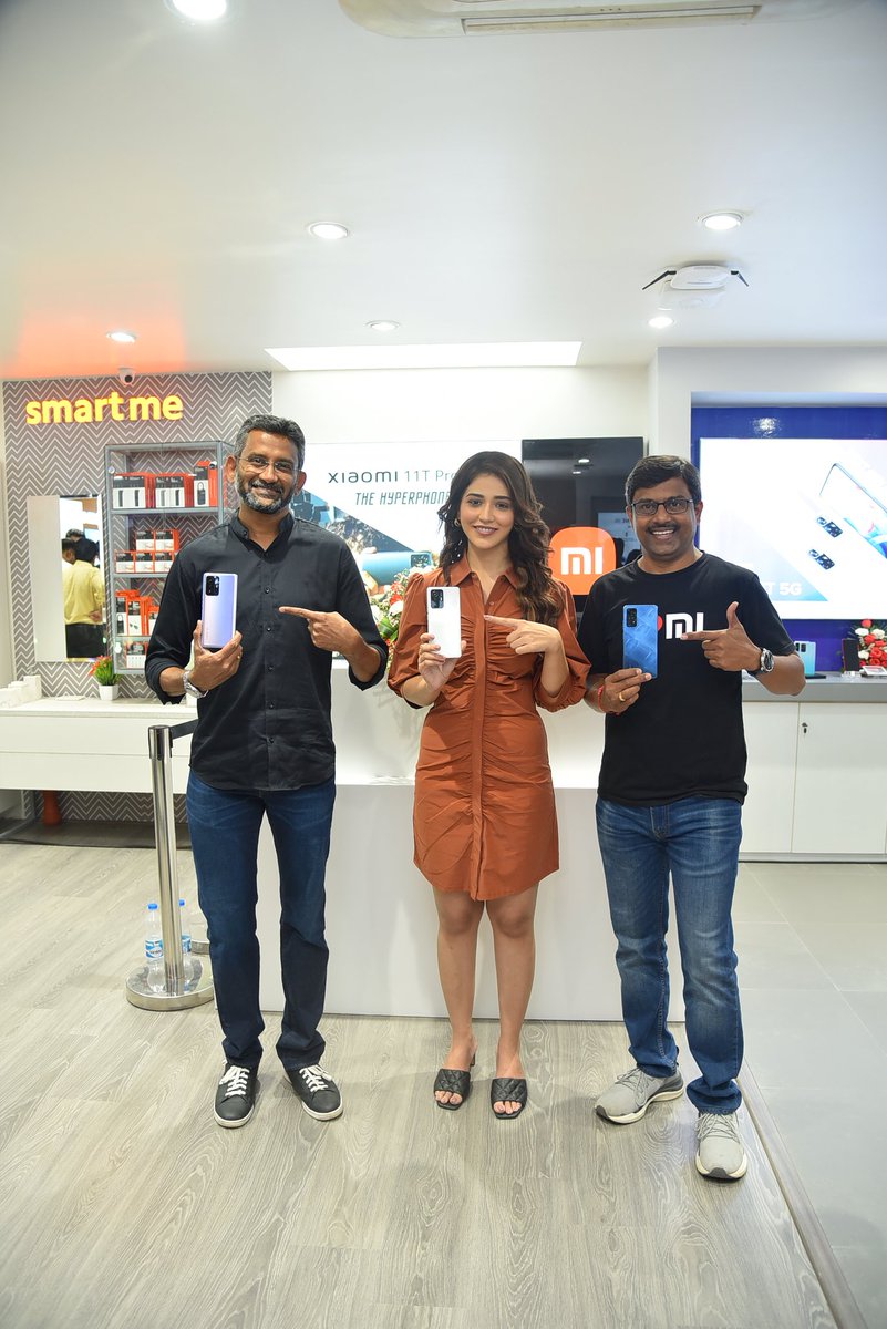 batchumalli's tweet photo. Grand Launch of #MiHome @Dilshuknagar,Hyd 🏠
The #FutureTechStore ,Inaugurated by our #Hawkeye Mr.Murali Krishnan- COO, Xiaomi India along with Film Actress Priyanka Jawalkar 🎊🎉👏
Do visit to enjoy world class retail experience😍
#MiHome❤️ #TheFutureTechStore https://t.co/f9BvDJMyMQ