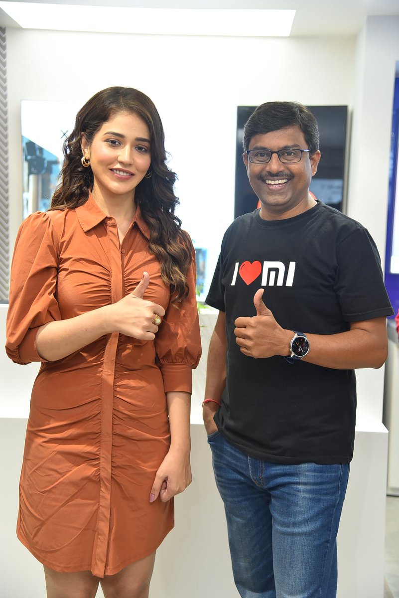 batchumalli's tweet photo. Grand Launch of #MiHome @Dilshuknagar,Hyd 🏠
The #FutureTechStore ,Inaugurated by our #Hawkeye Mr.Murali Krishnan- COO, Xiaomi India along with Film Actress Priyanka Jawalkar 🎊🎉👏
Do visit to enjoy world class retail experience😍
#MiHome❤️ #TheFutureTechStore https://t.co/f9BvDJMyMQ