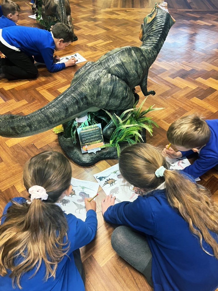 miss_bradfield's tweet photo. We have had the best day looking at fossils and learning lots of interesting facts about dinosaurs.  Thank you so much @historyinschool. We thoroughly enjoyed ourselves! 🦕 🦖 🥚 @PelhamPrimary_ @trustilluminate https://t.co/y1Yi6b1AaU