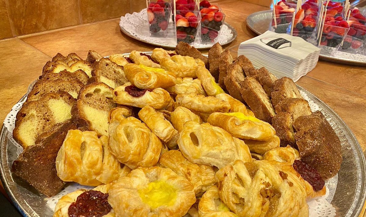 seacorpcater's tweet photo. Our pastry platters are a great way to start the party! And you can’t beat our individual fresh fruit &amp; berry cups. Easy to eat, easy to serve! 😋🥐🍓

Treat yourself at https://t.co/33bJTaPEoS

#arista #catering #cateringservice #seattle #partyplatter #seattlecatering https://t.co/1Qlw6FWN4y
