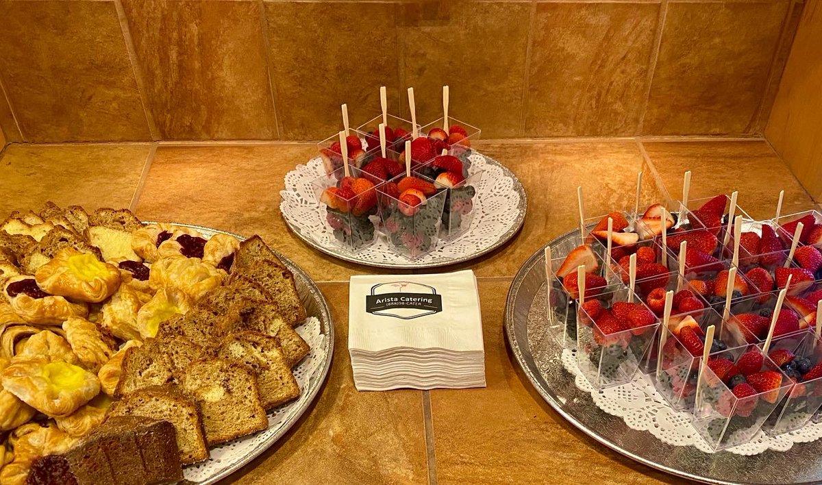 seacorpcater's tweet photo. Our pastry platters are a great way to start the party! And you can’t beat our individual fresh fruit &amp; berry cups. Easy to eat, easy to serve! 😋🥐🍓

Treat yourself at https://t.co/33bJTaPEoS

#arista #catering #cateringservice #seattle #partyplatter #seattlecatering https://t.co/1Qlw6FWN4y
