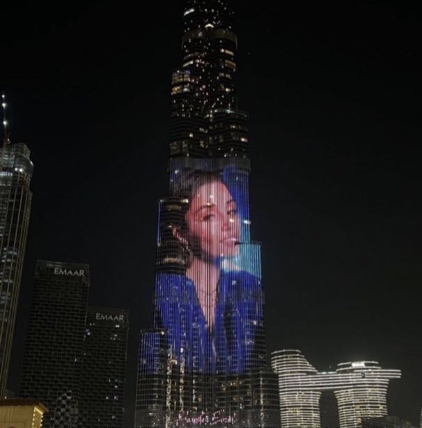 hankerforlife1's tweet photo. Proud of youuuuu!!!!🤍🤍

#HandeForDubai #HandeErçelXAtasay #HandeErçelXBurjKhalifa 
#HandeErçel https://t.co/GmYsfuj23p
