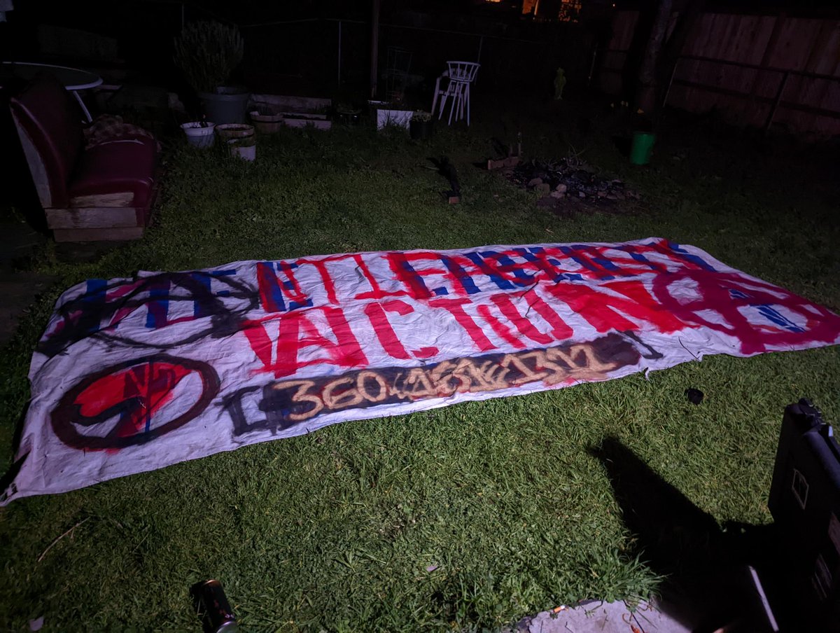 PDXChudWatch's tweet photo. This Patriot Front banner was liberated shortly after it was placed on an overpass in WA. It has since been repurposed to tell PF to fuck off &amp; will be put back where it was found.

Your hate symbols will be removed, and you will be ran off at a minimum. https://t.co/lggFtxThnd
