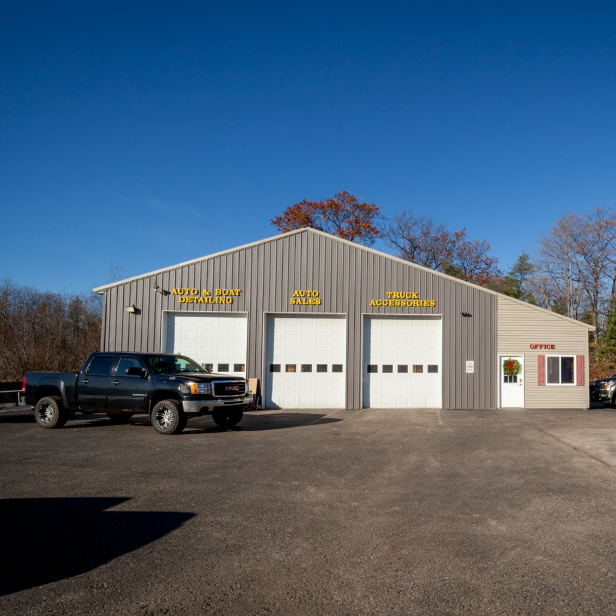 S_S_AUTO's tweet photo. As soon as you walk -- or drive! -- through our doors, you're part of the South Side Auto family, so you can know that you and your car are in great hands. https://t.co/qnasMyLp00