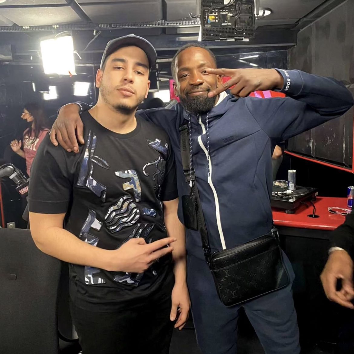 En direct sur Skyrock pour le Planète Rap de mon frero DA Uzi 🤘🏼

Gros freestyle… 😈⏳