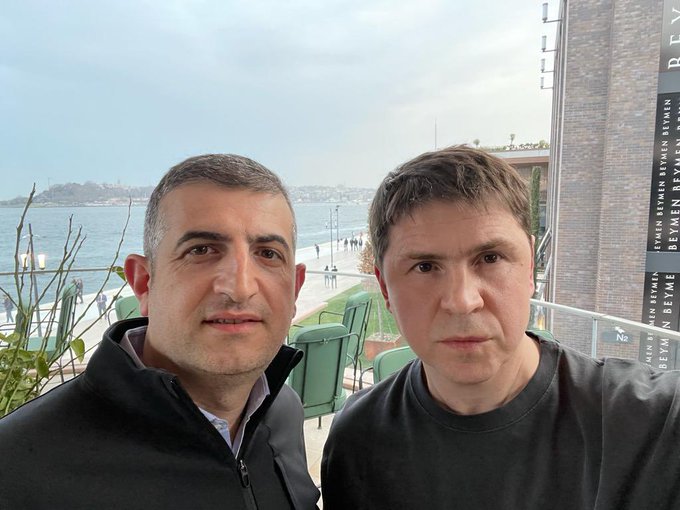 nexta_tv's tweet photo. Mikhail Podolyak, advisor to the head of Zelensky's office, and Haluk Bayraktar, general director of the company that produces those military drones. https://t.co/c2acte8Gn4