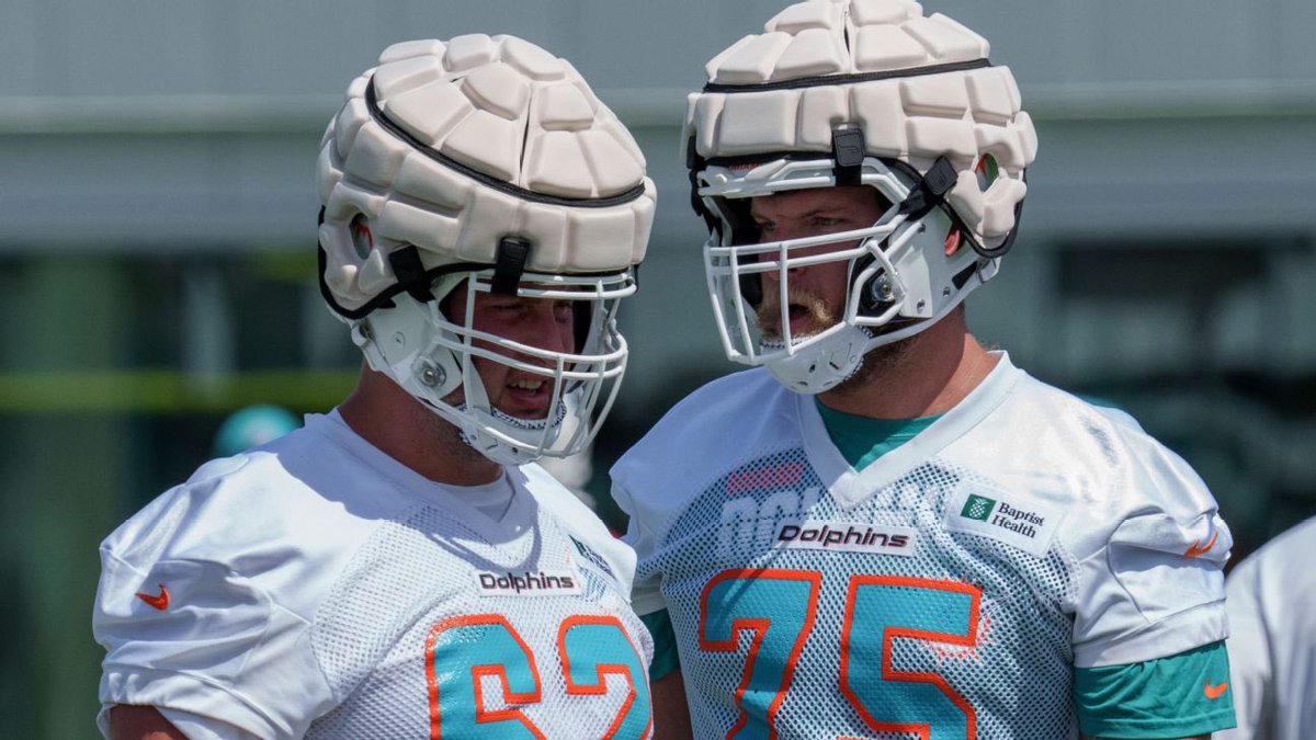 MySportsUpdate's tweet photo. NFL owners have approved a mandate for all OL, TE, DL and LB to wear Guardian Cap helmet shells from the beginning of training camp until the second preseason game.

Goal is to reduce avoidable head contact. https://t.co/EMFdvfDVOE