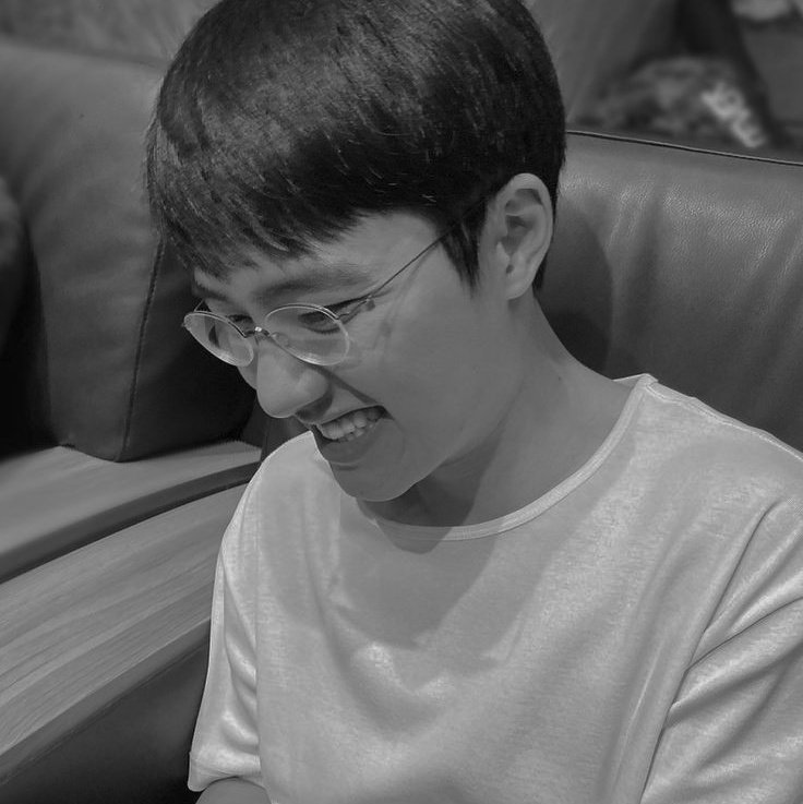 fleursdanges's tweet image. ㅤPOV: Você deu o azar de eu ser seu
    namorado.