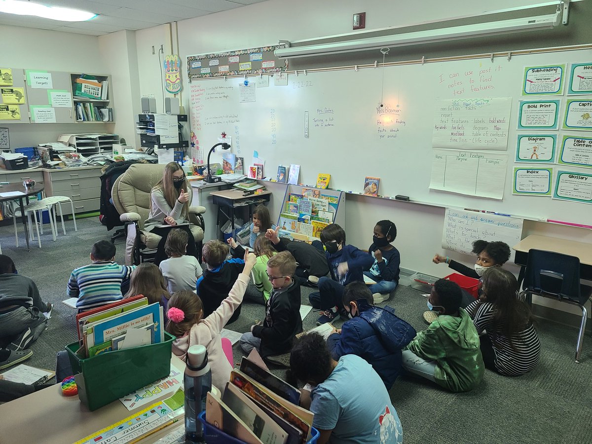 MrsAshleyDice's tweet photo. We've had a busy couple months in #TeachingProfessions with lots of engaging learning happening at internship. Here, we have some AM and PM students providing enriching activities! #AuthenticExperiences https://t.co/qGBznWPDGZ