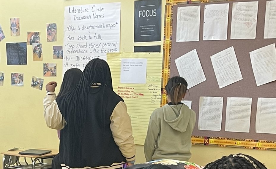 FrankConwellMS4's tweet photo. @FrankConwellMS4 @rstellatoMS4 @gonzalez_savino Today in Ms. Piparo’s ELA class, students participated in a carousel brainstorming activity. Students moved throughout the class responding to motivational quotes &amp; then reflecting on which was the most powerful to them. #MS4Wizards https://t.co/ONRJZfkWsK