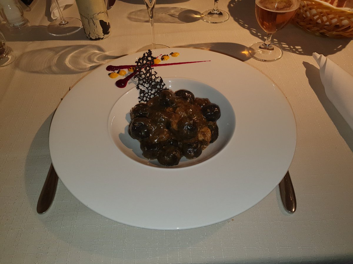 RJonTourUK's tweet image. NEW POST - My favourite places to dine out in Split, Croatia. Mainly enjoying seafood cooked the local Dalmatian way.
rjontour.com/restaurants-sp… #foodtravelchat #travelblogtuesday #travchat