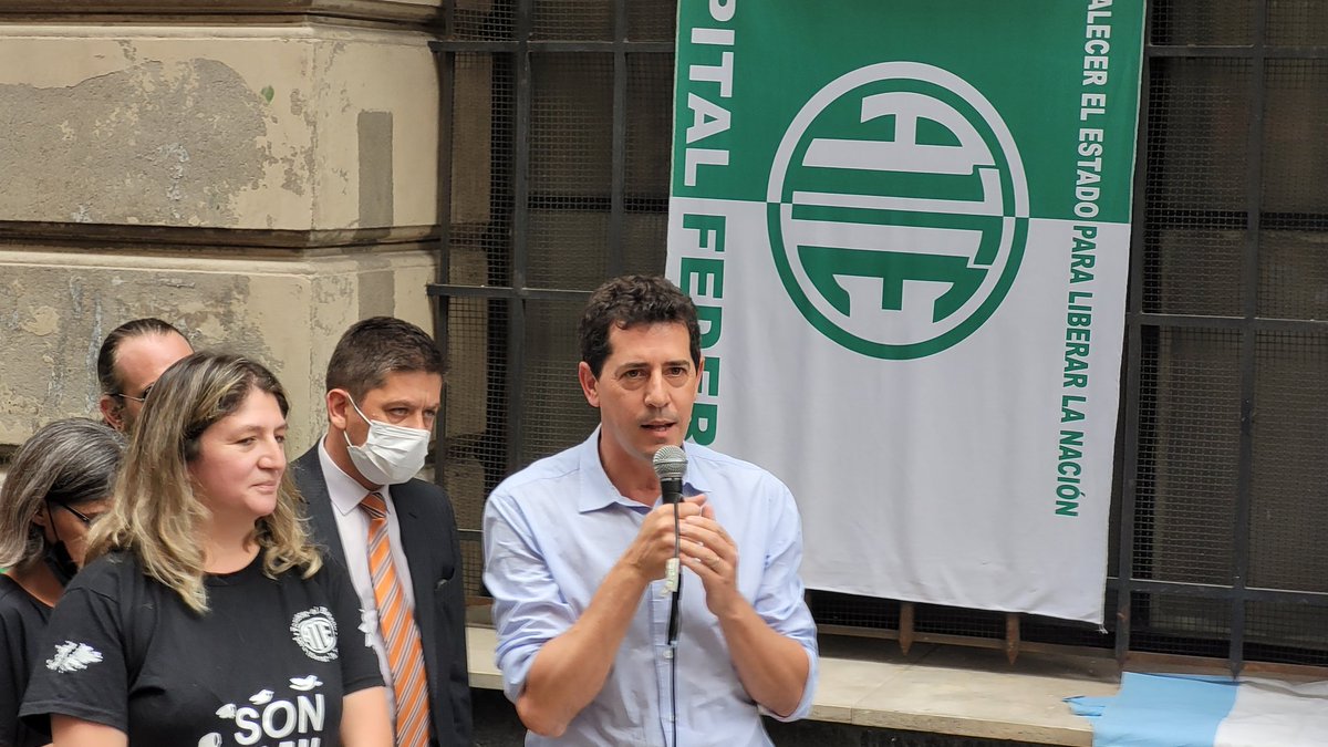 DanielCatalano_'s tweet photo. Emotivo acto en el @MinInteriorAR colocando las baldosas de trabajadorxs detenidxs desaparecidxs con la Junta Interna de ATE Interior y familiares junto a @alferdez y @wadodecorrido .✌🏼☀️ https://t.co/R3mAyjF5Ak