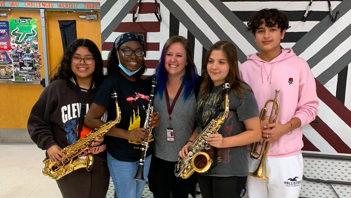 NatKingColeFdn's tweet photo. 🚚 2nd stop on our #MusicDrivesUs #ProjectEncore Tour, The School District of Palm Beach County - Lake Worth Community High School.

👉 DONATE - https://t.co/KR4lVhgFpm
👉 PHOTOS - https://t.co/3I6b49O453

🧡 @pbcsd @LakeWorthHigh @Clevemaloon

#nkcgh #natkingcole #musiceducation https://t.co/DU42mpS7ZV