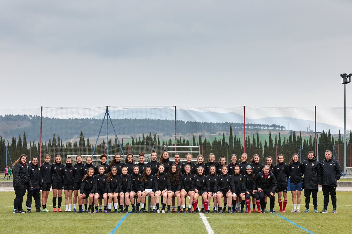 fedfutnavarra's tweet photo. Esto empieza 🔛

Último entrenamiento 🔚 de las selecciones femeninas navarras Sub15 y Sub17 antes del 🔝 comienzo del Campeonato de España de Selecciones Territoriales⚽️

@rfef 

#FutFem #FútbolFemenino https://t.co/YIczMxvozJ